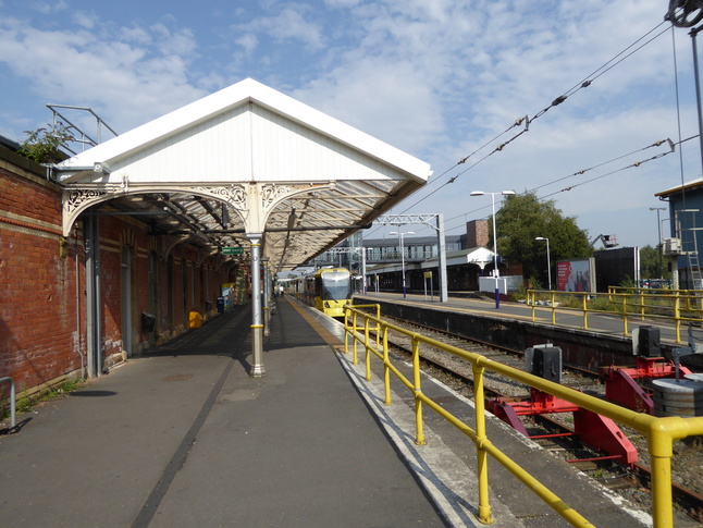 Altrincham platform 1 canopy end