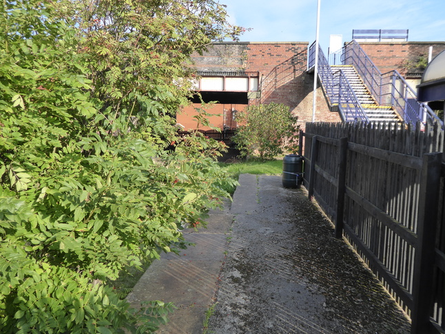 Ansdell and
Fairhaven disused platform edge