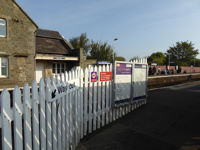 Bare Lane platform 2 entrance