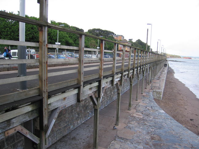Dawlish platform 1 support
