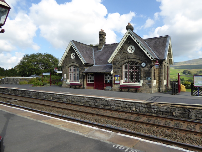 Horton-in-Ribblesdale platform 1 seen from platform 2