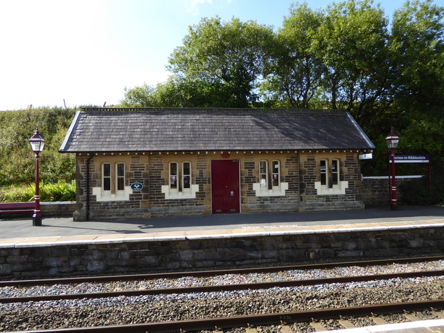 Horton-in-Ribblesdale platform 2 building