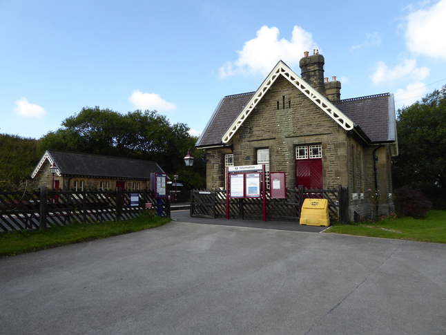 Horton-in-Ribblesdale
						building side