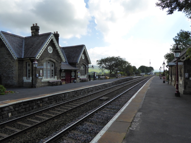 Horton-in-Ribblesdale platforms looking south