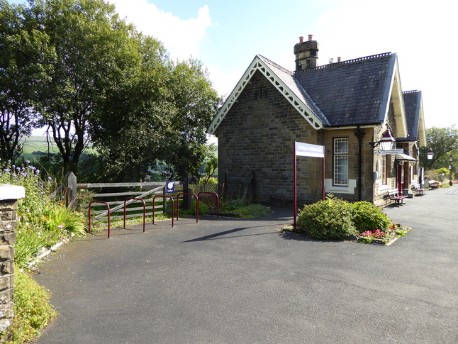 Horton-in-Ribblesdale platform 1 building side
