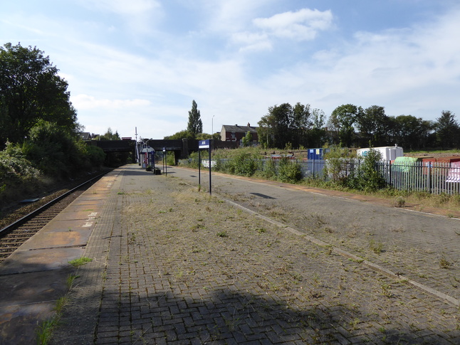 Mill Hill platforms looking west