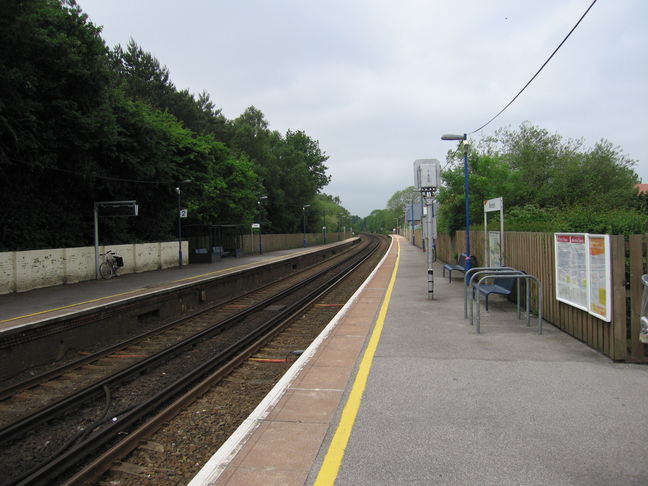 Moreton looking west along
platform 1