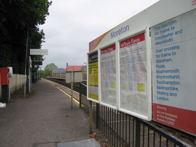 Moreton platform 2
entrance