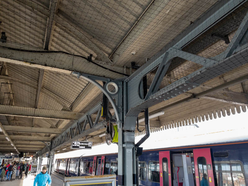 Detail of the spandrels holding up the canopy and the netting protecting it all from the depredations of gulls