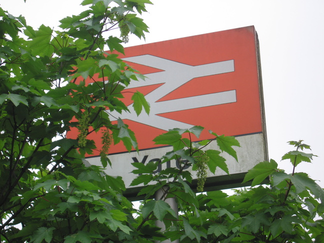 Yate sign