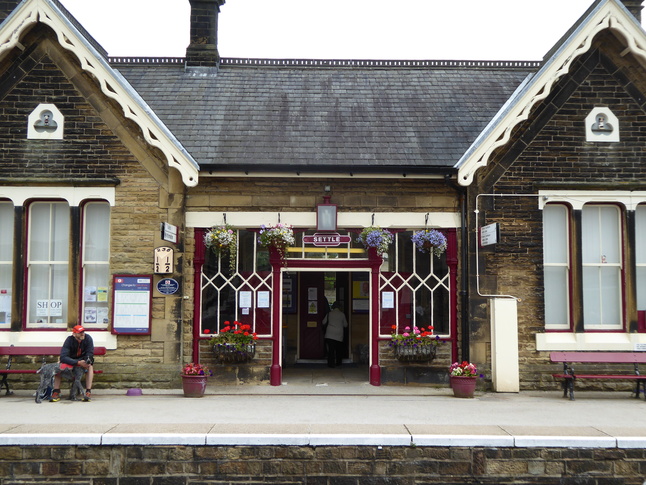 Settle platform 1 centre