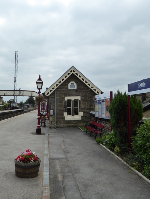 Settle platform 2 looking south