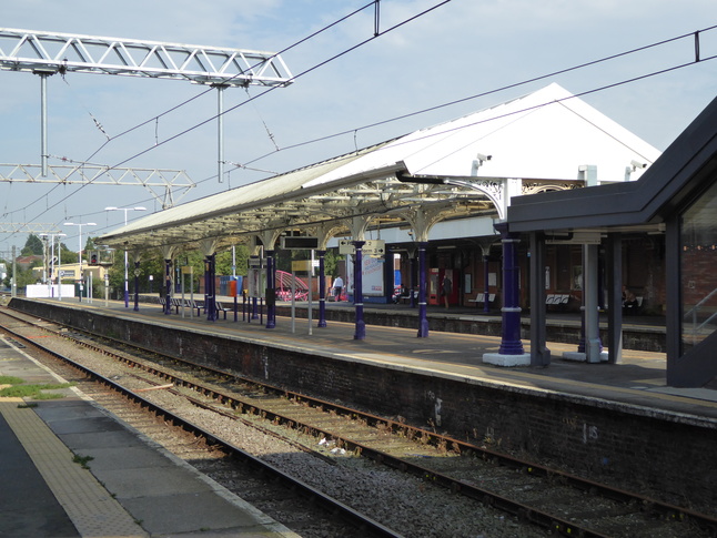 Altrincham platforms 2 and 3