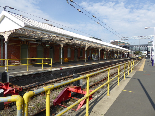 Altrincham platform 2 buffers