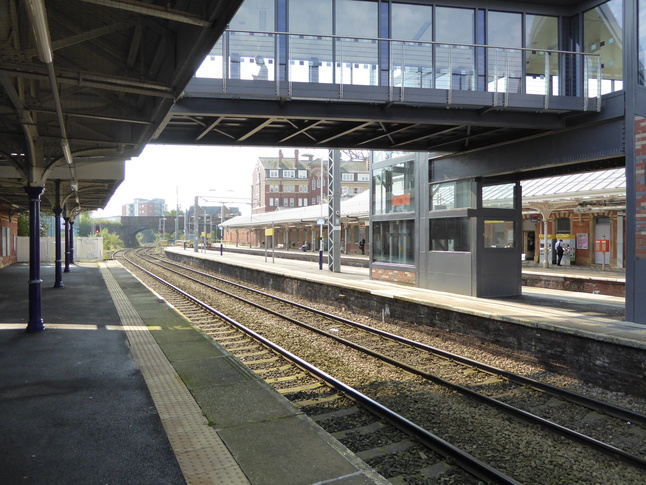 Altrincham platforms 3 and 4 footbridge