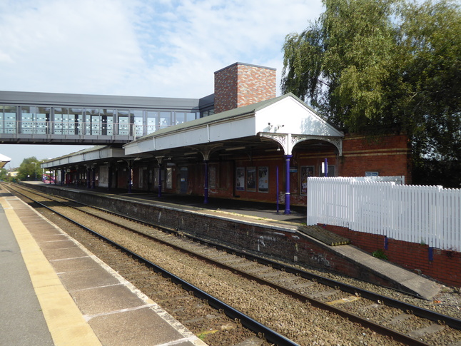 Altrincham platform 4 from platform 3