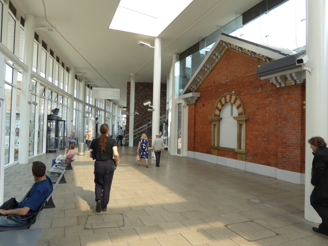Altrincham concourse looking north