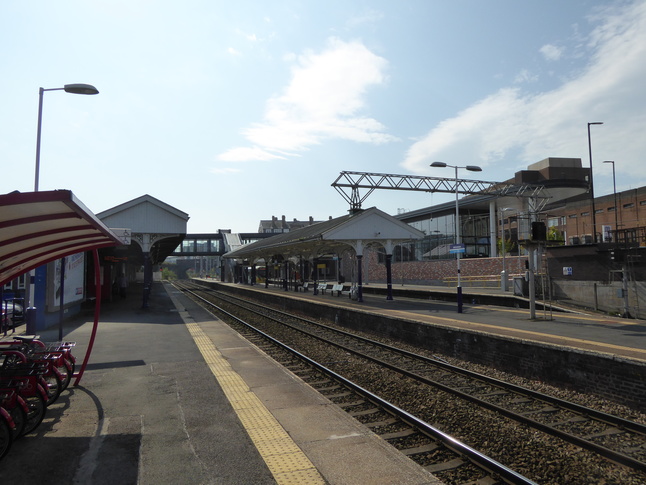 Altrincham platforms looking south