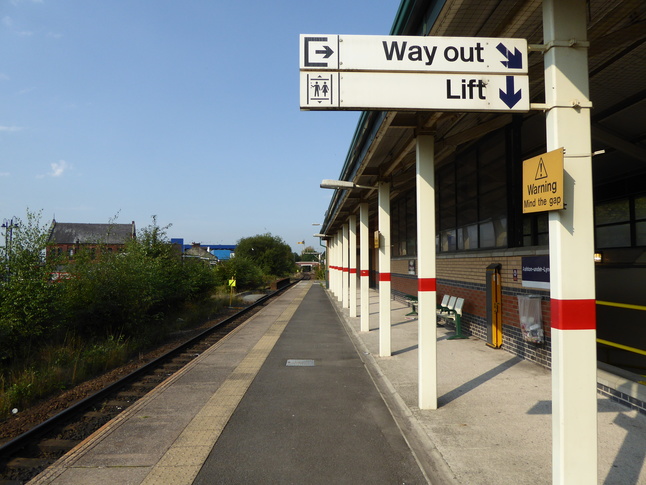 Ashton-under-Lyne platform 1
