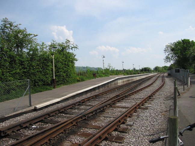 Avon Riverside platform, empty