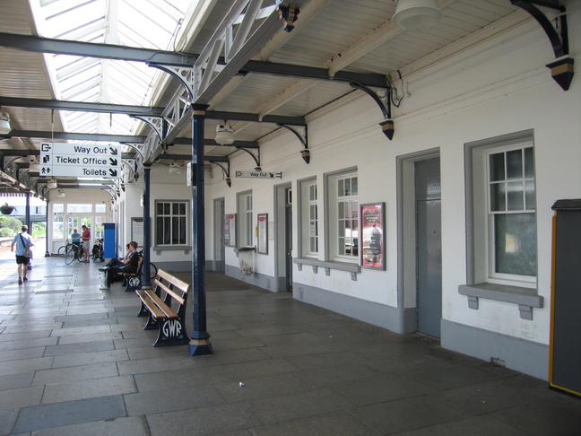 Bridgwater platform 2 under
canopy
