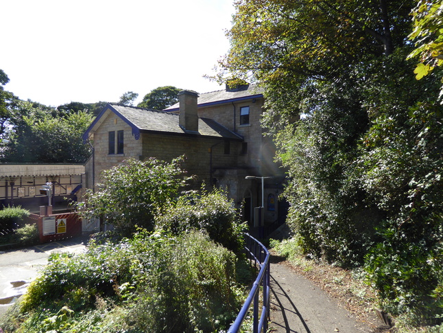 Ramp leading to Broadbottom platform 1