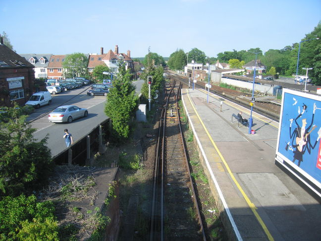 Brockenhurst platform 1 from
footbridge looking north