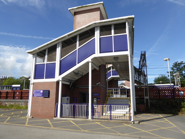 Cheadle Hulme platform 4 exit