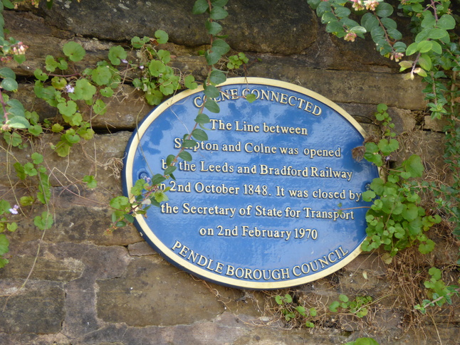 Colne plaque marking line part
closure