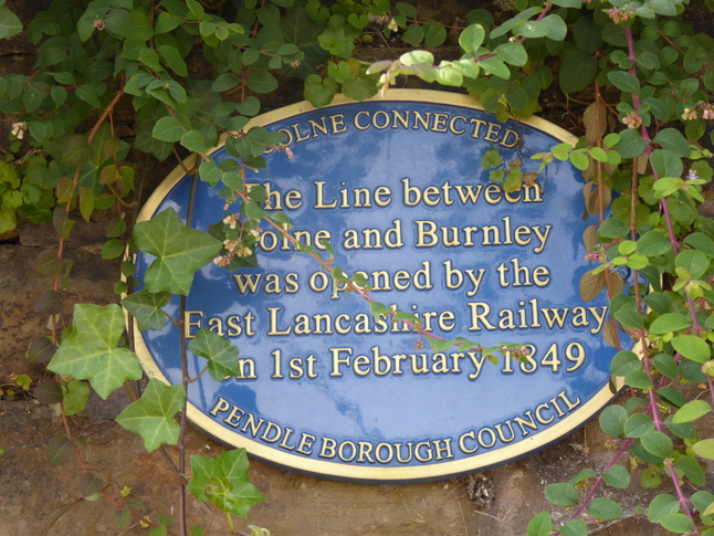 Colne plaque marking line opening