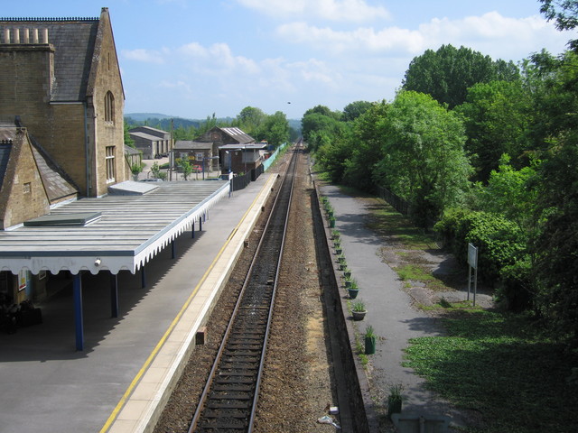 Crewkerne from bridge,
looking east