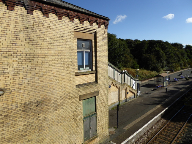Daisy Hill platform 2 side