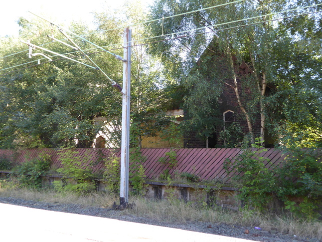 Dinting disused building opposite platform 2