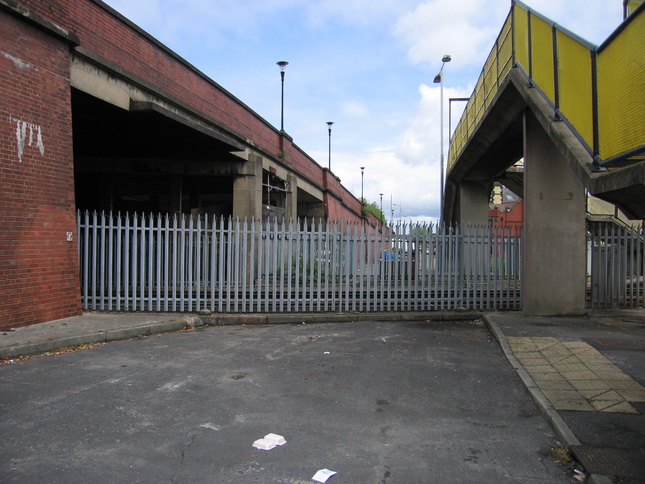 Ellesmere Port old level
crossing