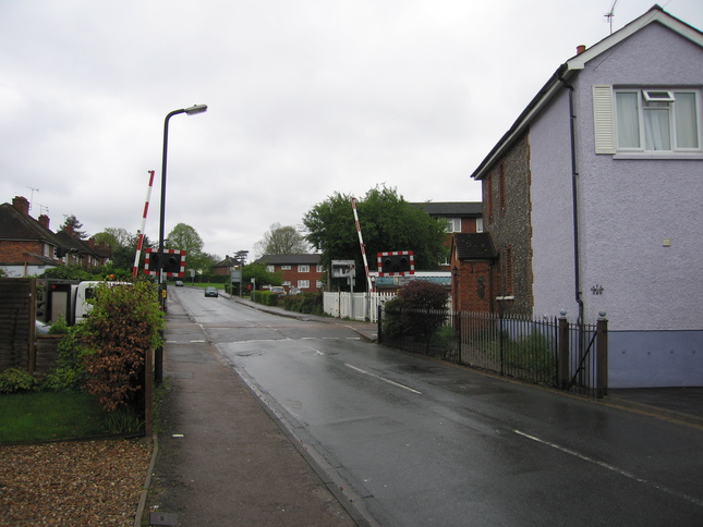Furze Platt level crossing