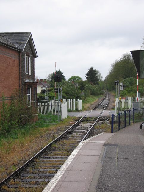 Furze Platt level crossing looking
south