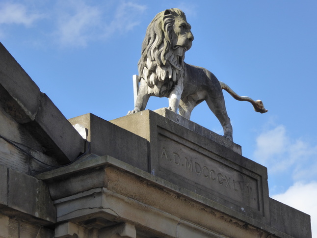 Glossop lion