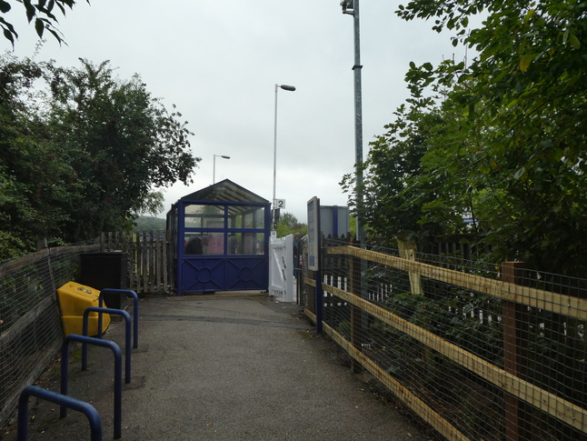 Hathersage platform 2 entrance
