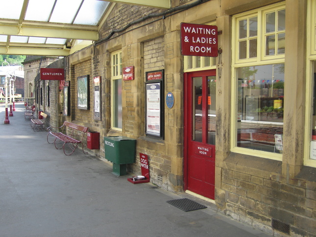 Keighley platform 4 waiting