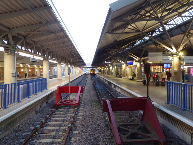 Manchester Airport platforms 3 and 4 buffers