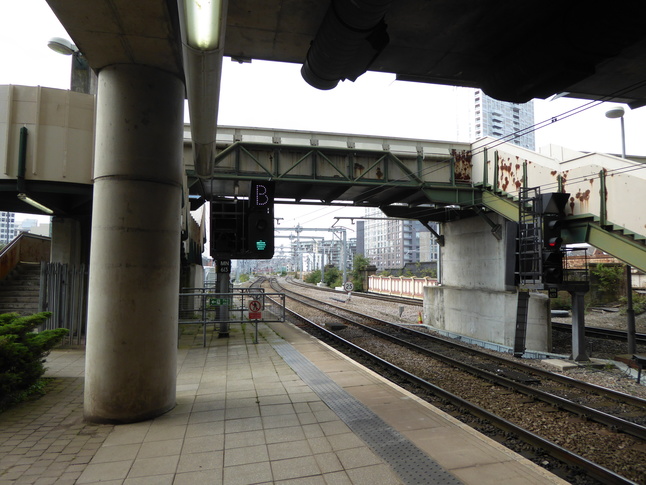 Manchester Victoria platform 3 looking west