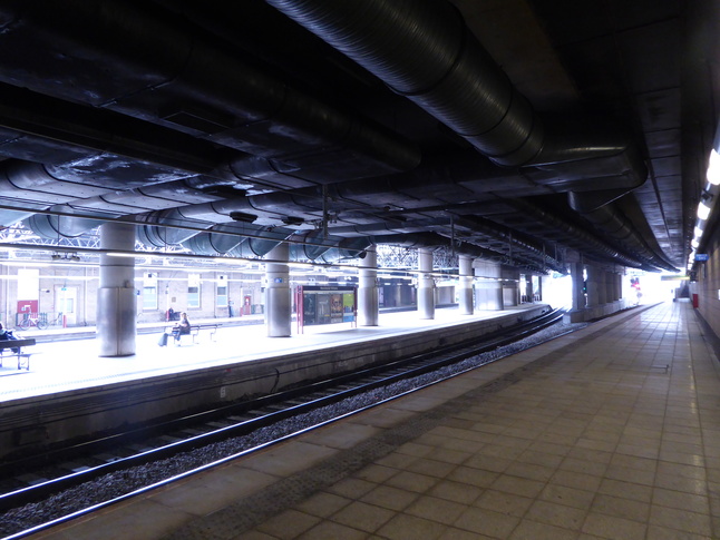 Manchester Victoria platform 6 looking west