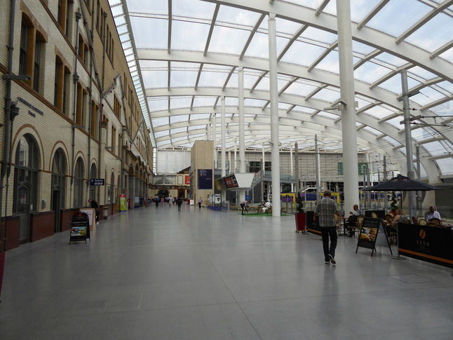 Manchester Victoria concourse looking north