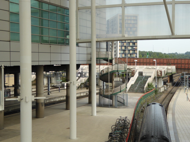 Manchester Victoria eastern footbridge