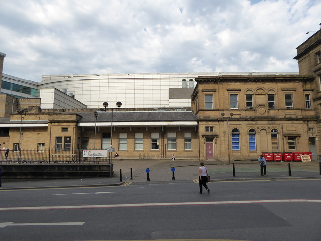 Manchester Victoria through platforms rear