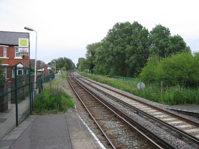 Manor Road looking east