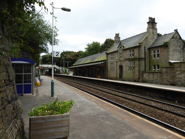 New Mills Central platforms looking east