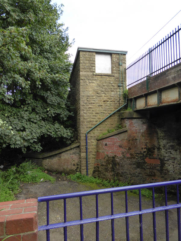 The rather unadorned stairwell that leads from the subway to platform 2