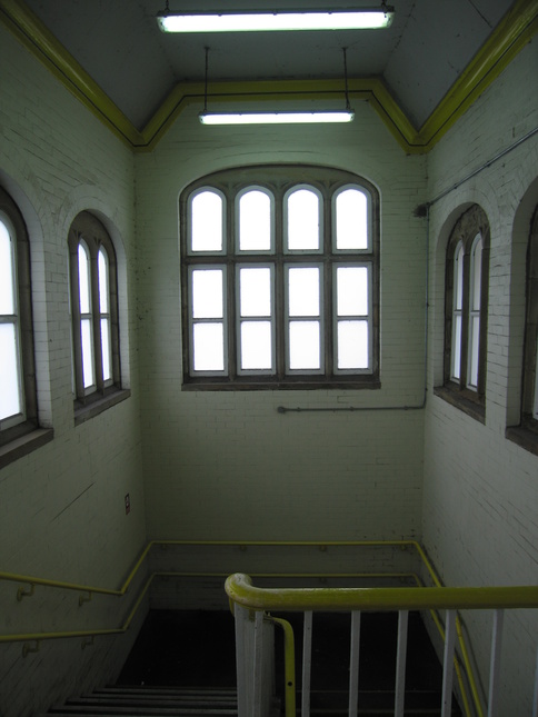 Newton-le-Willows platform
1 steps first floor