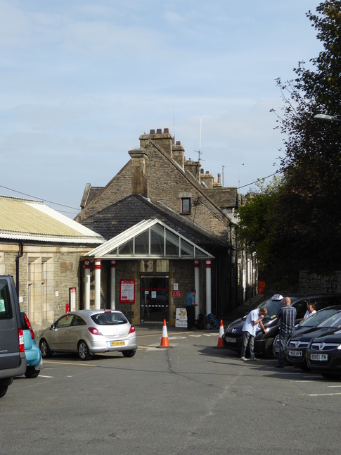 Oxenholme entrance